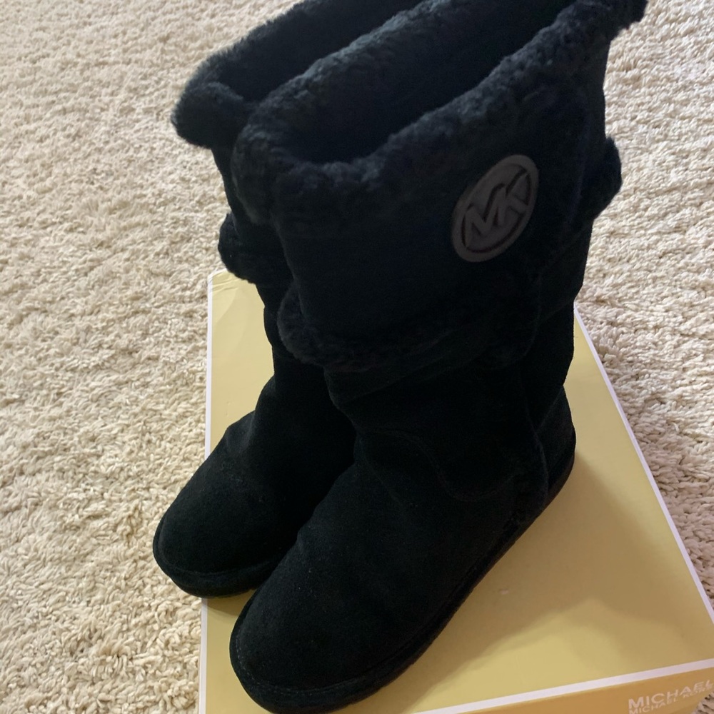 Michael MK black winter suede boot 9M